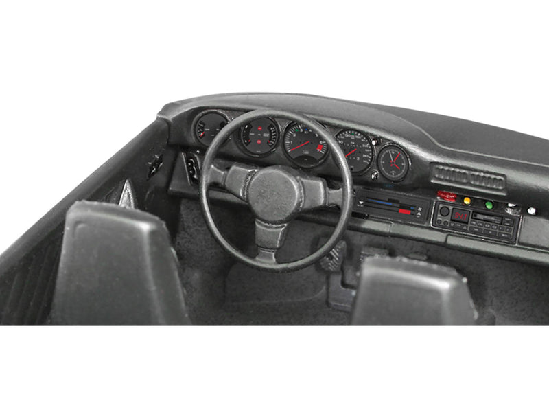 REVELL 1/24 Porsche 911 Carrera 3.2 TARGA